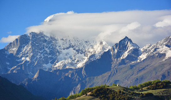 Yaomeifeng of Mt. Siguniangshan in the clouds