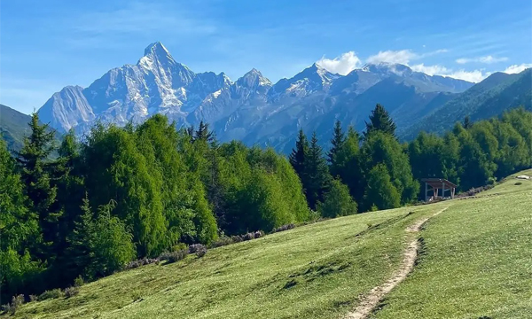 Haizi Valley hiking trail with snow mountains in Siguniangshan, Sichuan