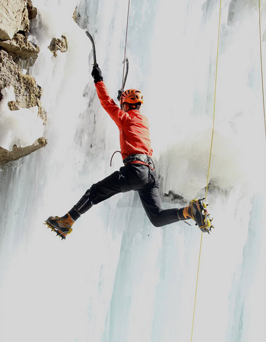 The ice climbing in Shuangqiao Valley