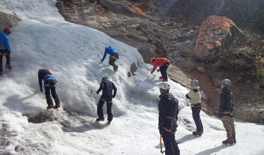 The ice climbing training of Mt. Siguniangshan