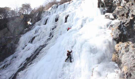 The ice wall of Mt. Siguniangshan