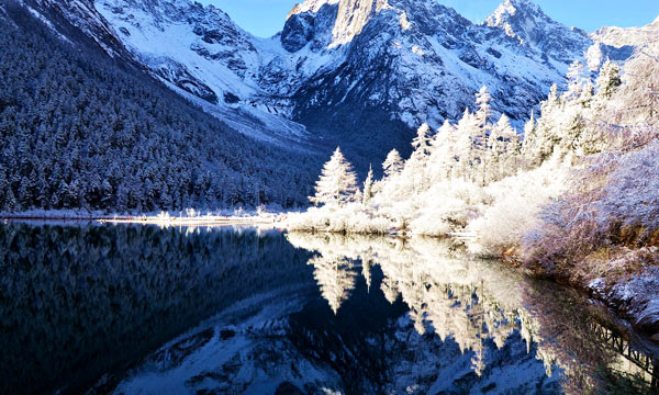 In winter, the mountains are covered in white snow.