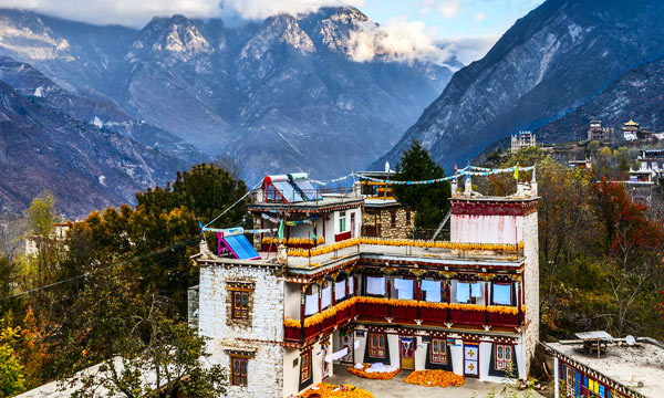 Zhonglu Tibetan Village