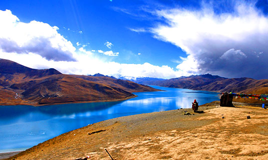 Yamdrok Lake