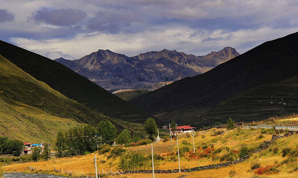 Enjoying beautiful view from Kangding to Zhonggu